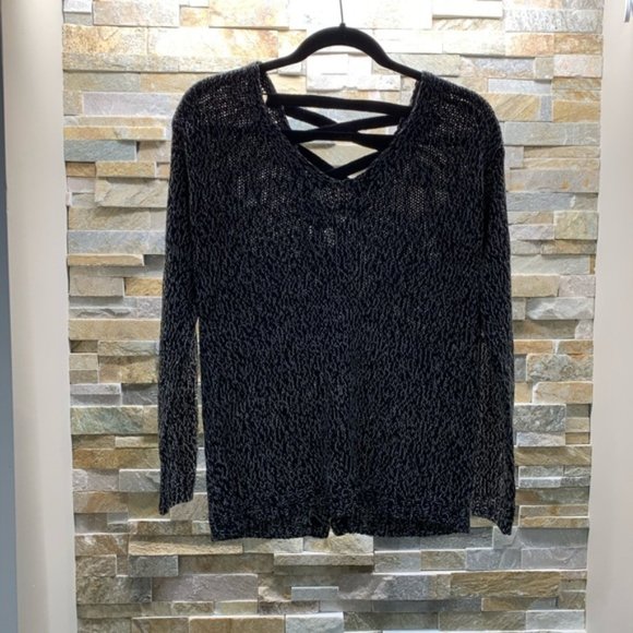 Modern Designer Lattice Back Knit Sweater - Picture 3 of 6